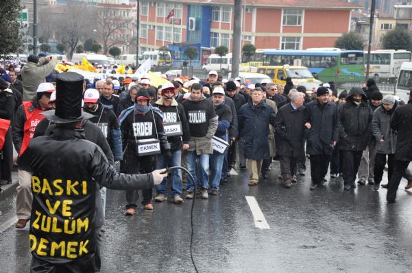 BELEDİYE-İŞ’E YÖNELİK BASKILAR PROTESTO EDİLDİ!